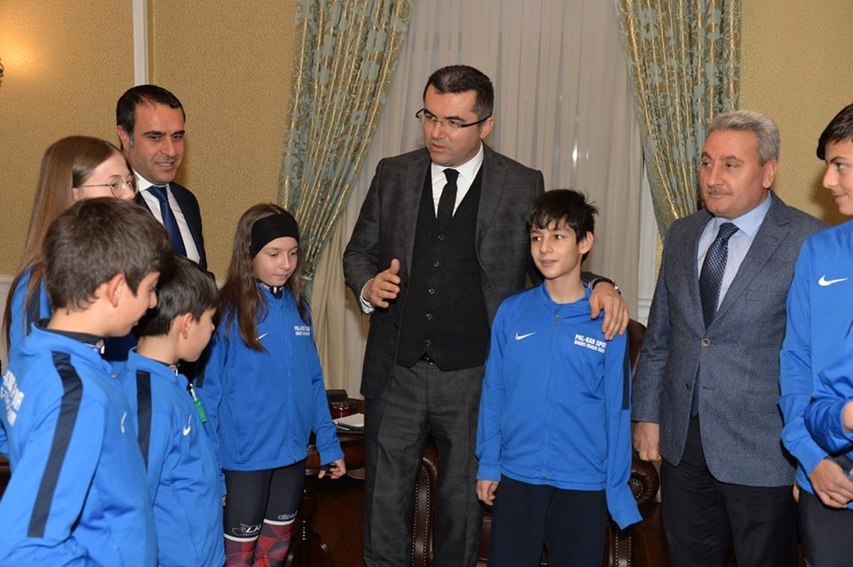 Pal-Kar Spor Kulübü\'nden Vali Memiş\'e Ziyaret
