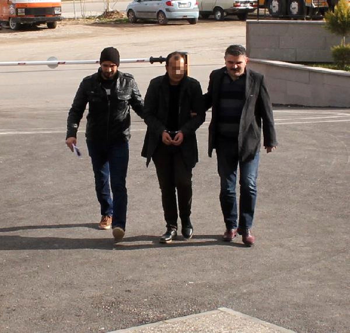Reçete ile Satılan Hapları Yasa Dışı Pazarlayan Kalfa Adliyede