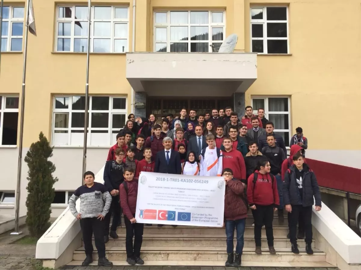 Rizeli Lise Öğrencileri Geleneksel Türk Mutfağını İsveç\'te Tanıtacak