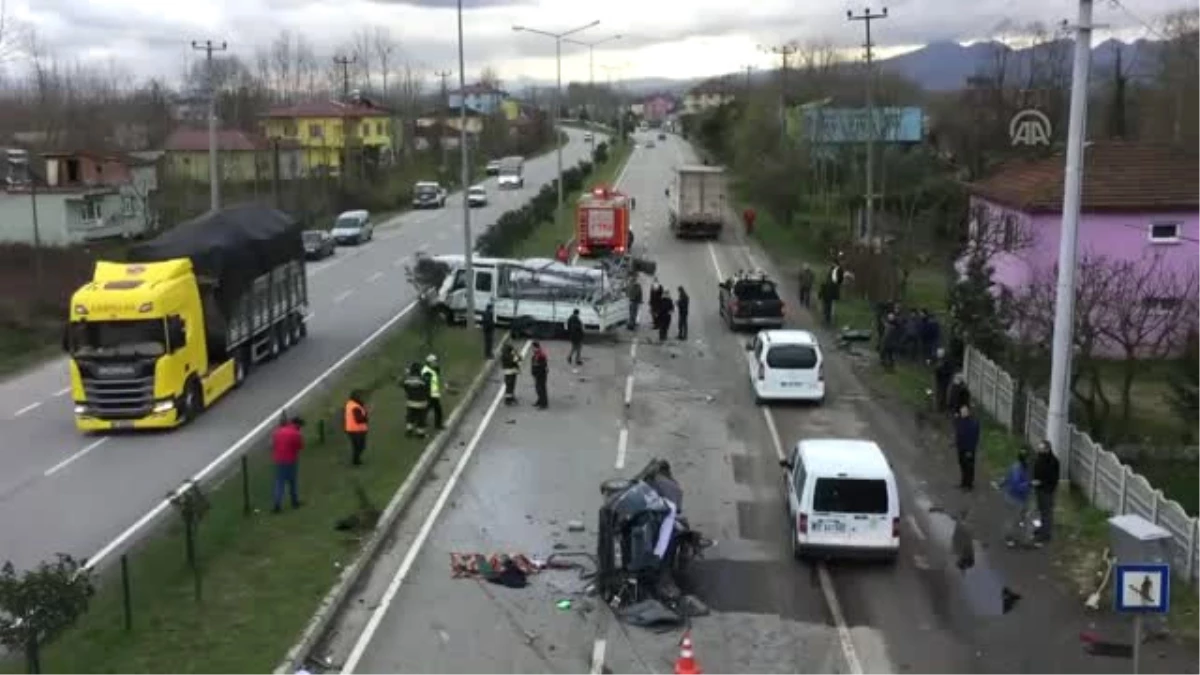 Samsun\'da Otomobille Kamyonet Çarpıştı: 1 Ölü, 1 Yaralı (2)