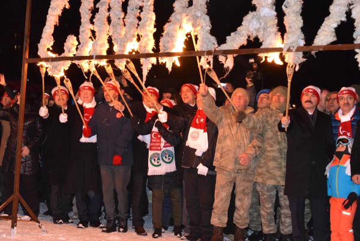 Şehit Mehmetçiklerin Kardan Heykellerine Yoğun İlgi (3)