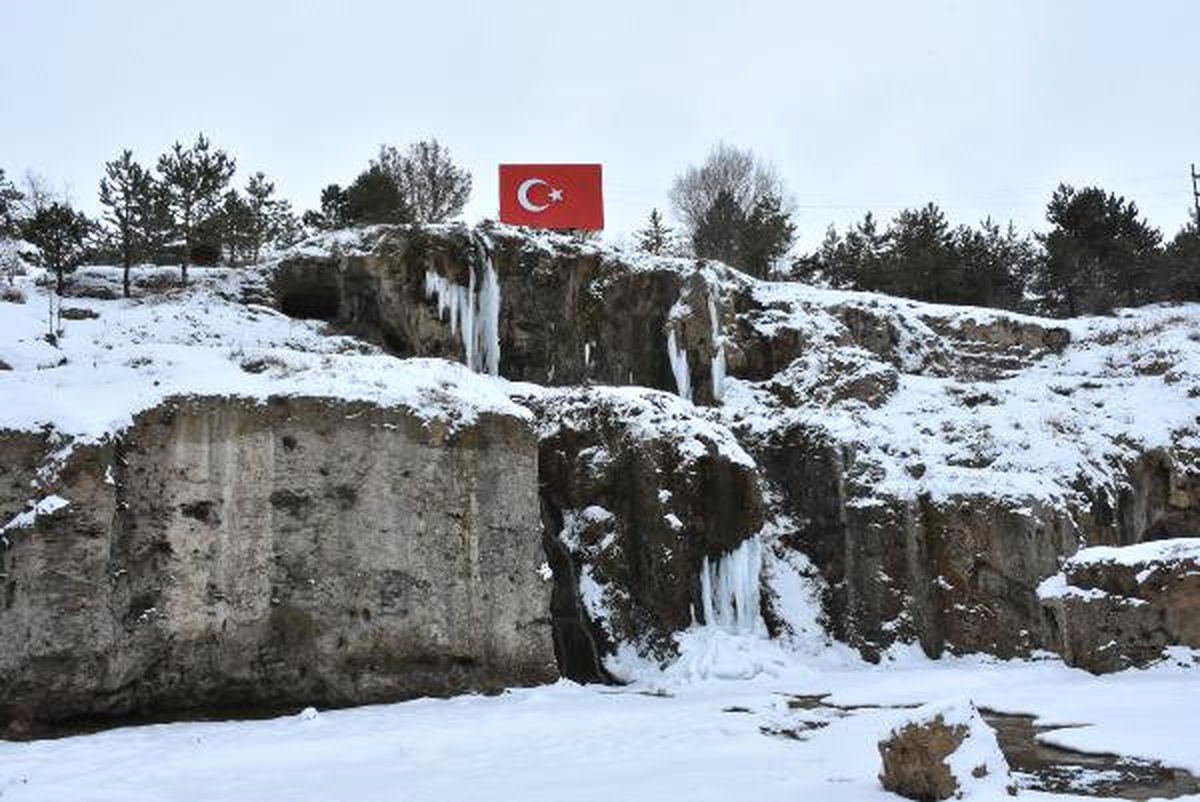 Sivas\'ta 218 Köy Yolu Kardan Kapandı