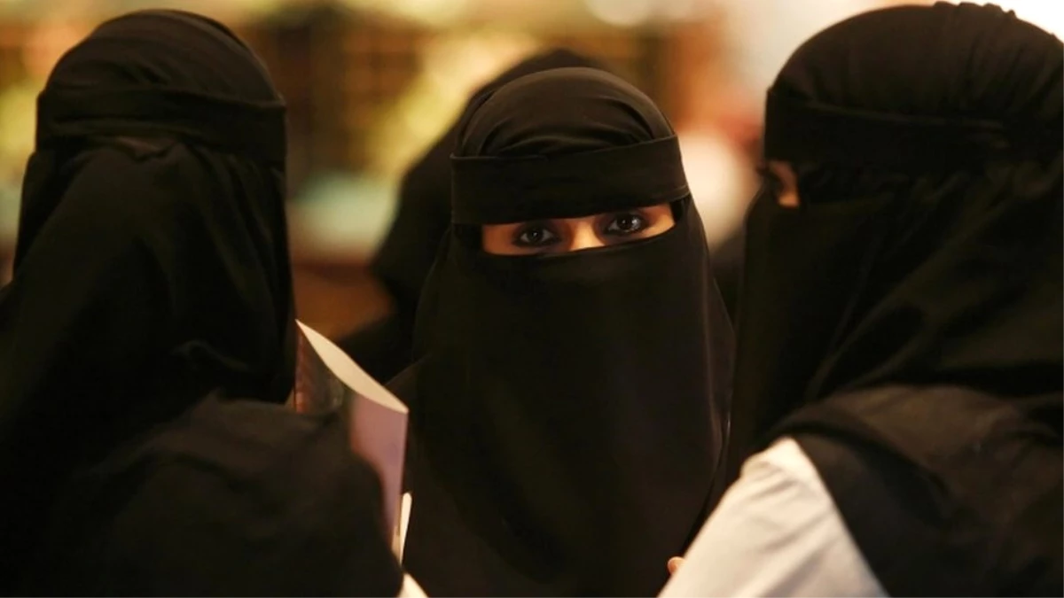 Suudi Arabistan\'da Kadınların Boşandıklarını Sonradan Öğrendiği Uygulama Son Buluyor