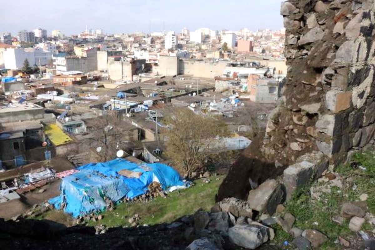 Tarihi Kalenin Surları Yıkıldı