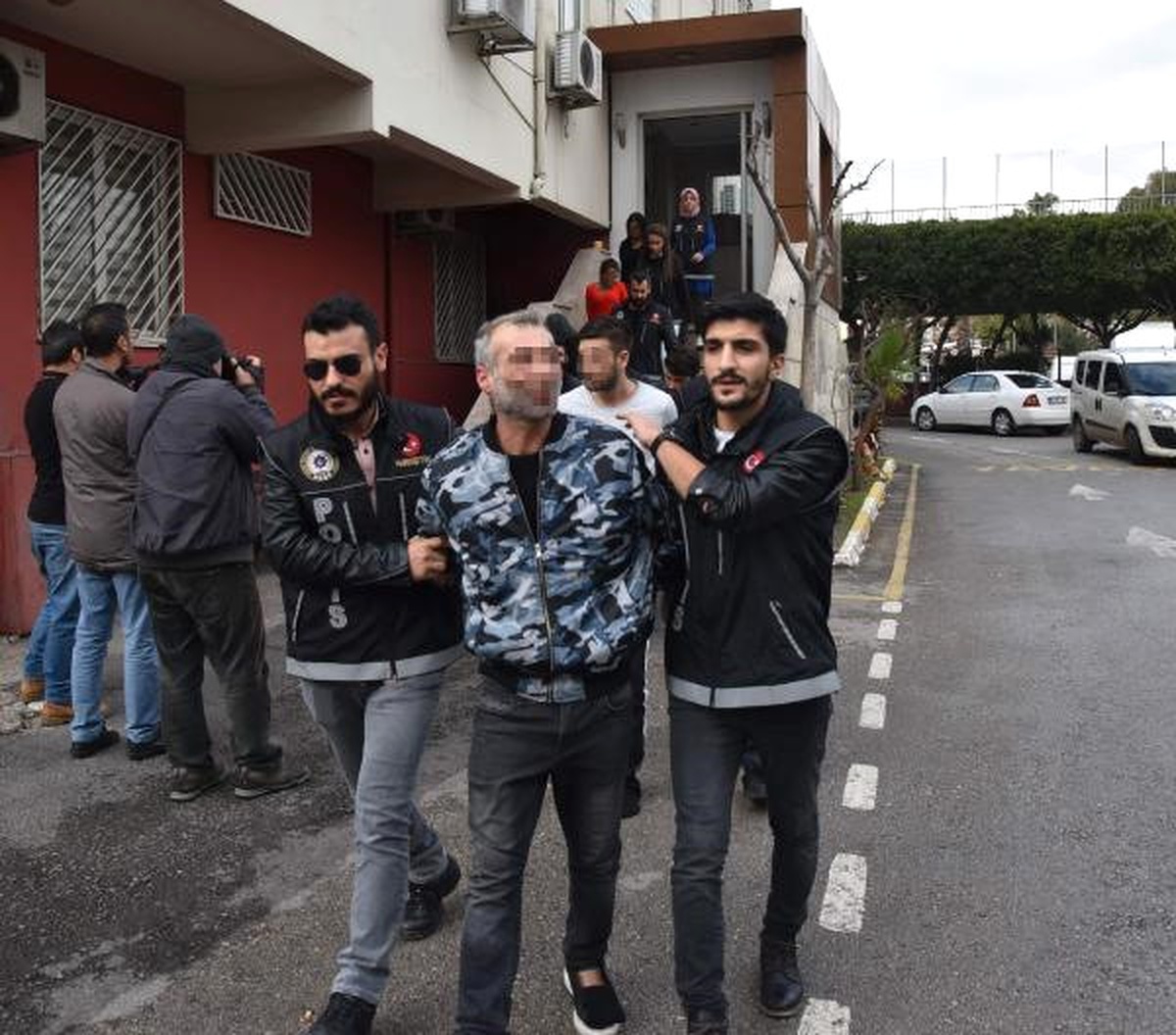 Uyuşturucu Şüphelisi: Beni Çekin Ama Kadınları Çekmeyin