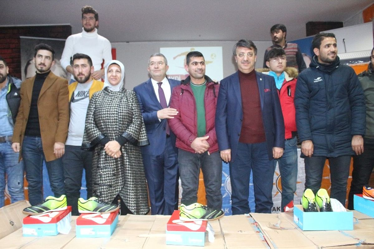Van\'da \'Ak Gençlik Futbol Turnuvası\' Devam Ediyor