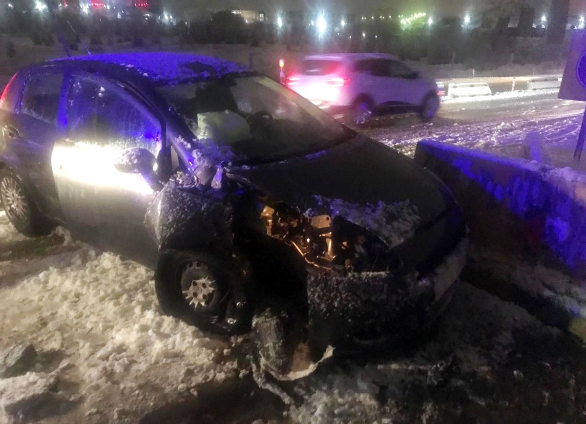 Yoğun Kar Yağışı Kazaya Neden Oldu: 4 Yaralı