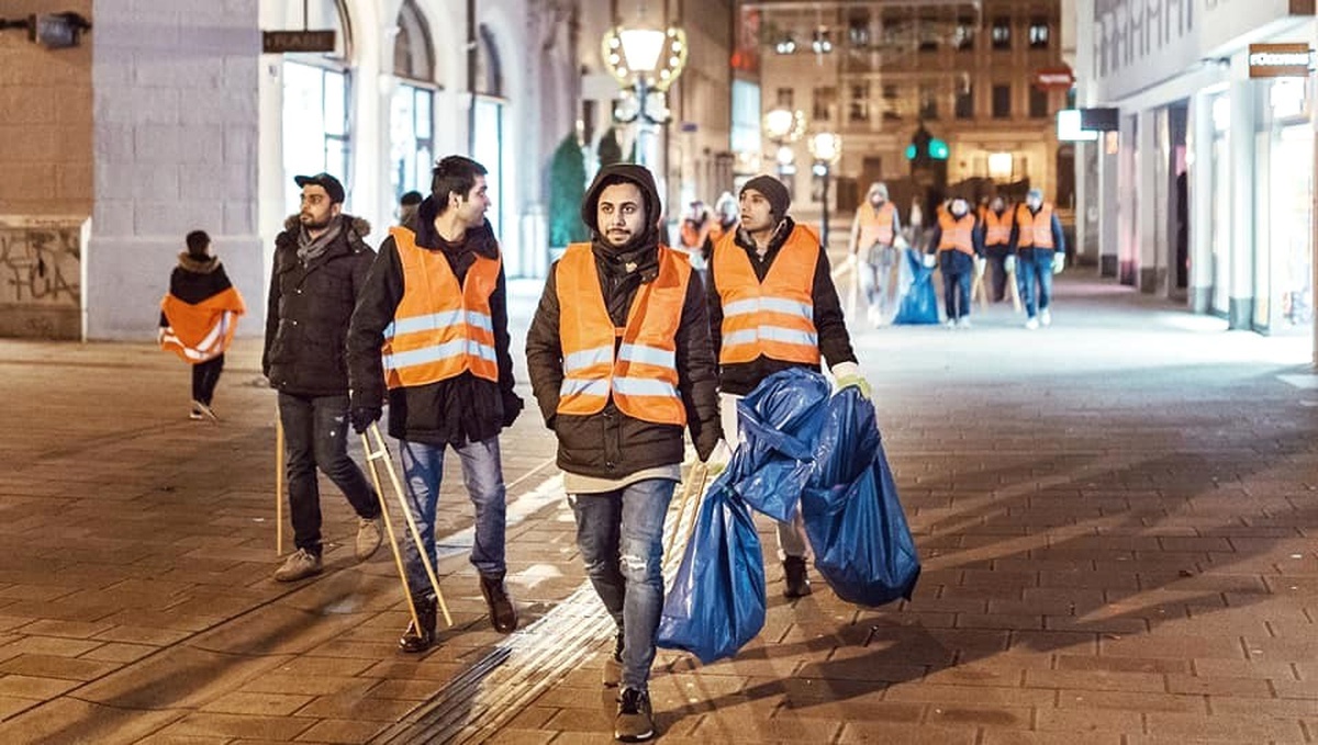 ABD\'de Hükümetin Kapanmasıyla Müslüman Gençler Sokaklarda Çöp Topladı