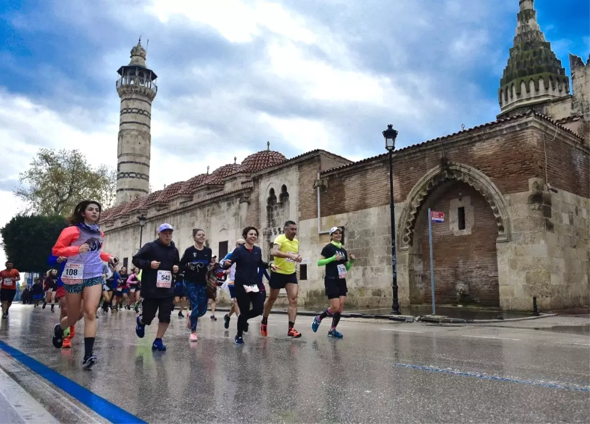 Adana Kurtuluş Yarı Maratonu\'nda Kenyalı Atletler Şampiyon