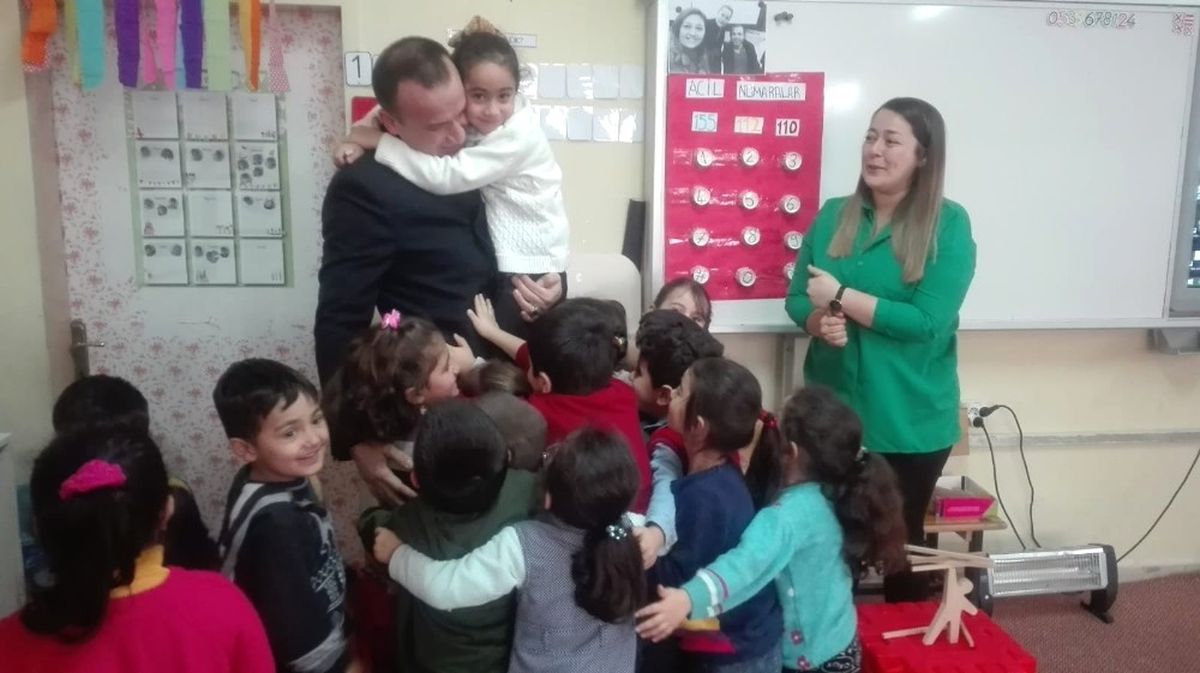 Ağrı Milli Eğitim Müdürü Tekin\'in Çocuk Sevgisi