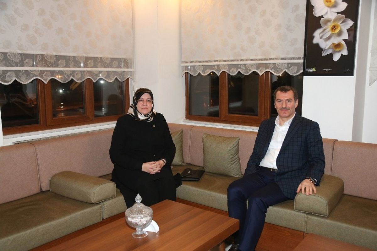 AK Parti\'nin Zeytinburnu Adayı Arısoy, Çöken Binanın Mağdurlarına Çözüm Sözü Verdi