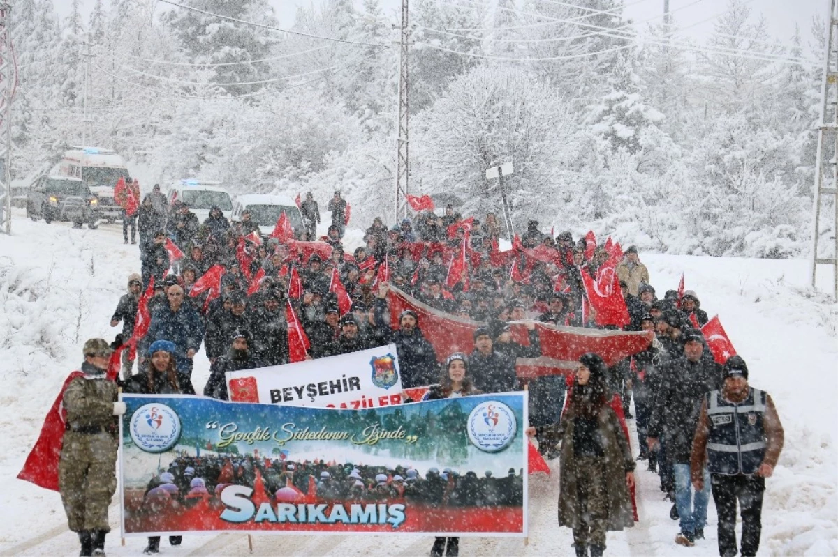 Beyşehir\'de Sarıkamış Şehitleri Kar Yağışı Altında Anıldı
