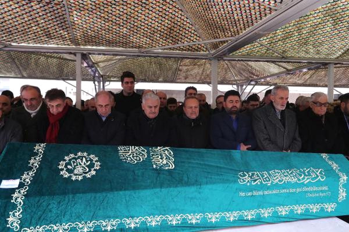 Binali Yıldırım Maltepe\'de Cenaze Törenine Katıldı