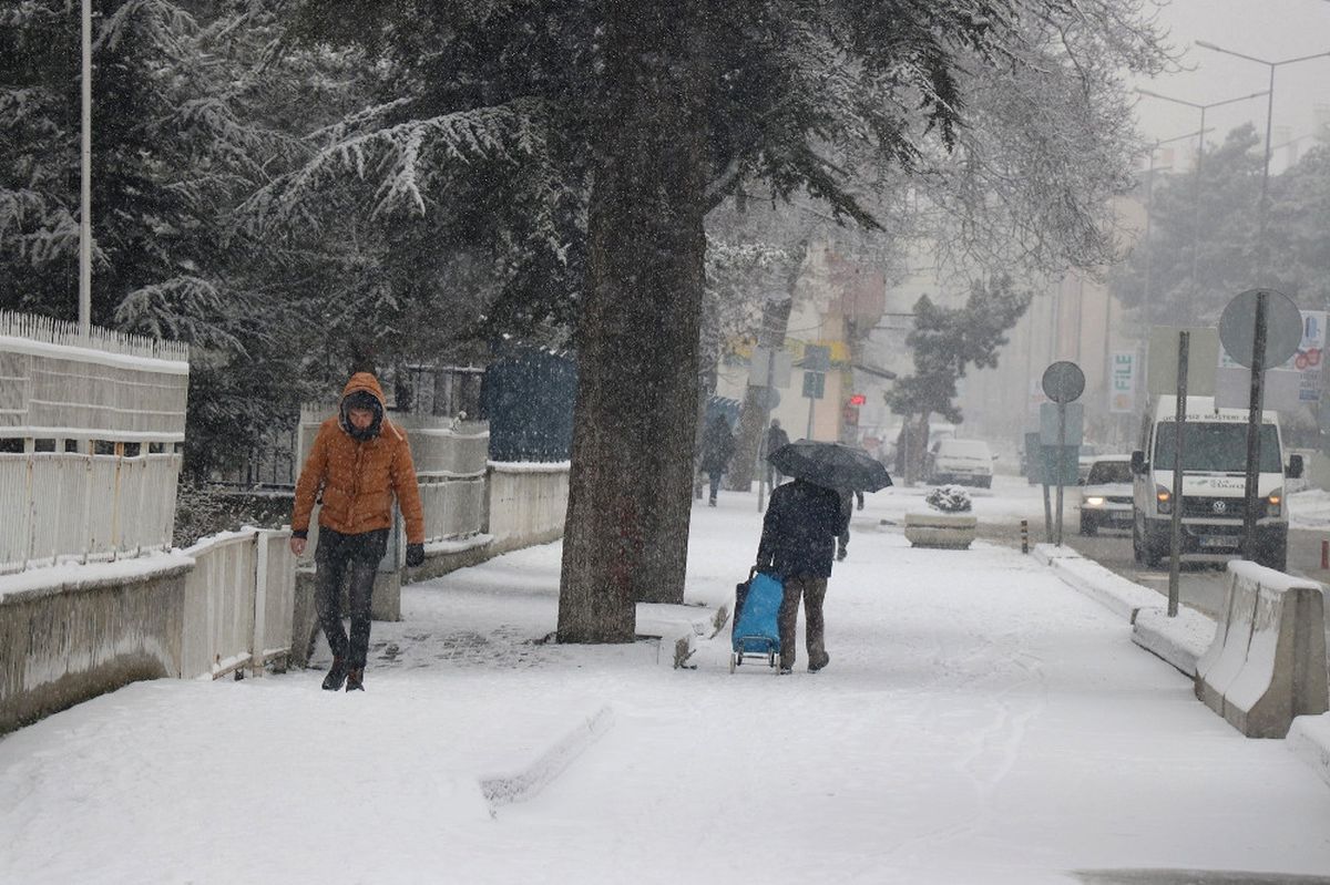 Bolu\'da Okullar Tatil Edildi