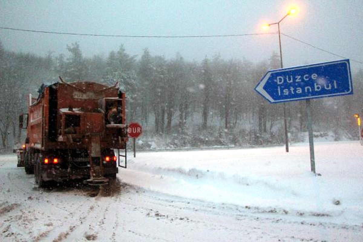 Bolu Dağı Geçişi Tır ve Kamyonlara Kapatıldı