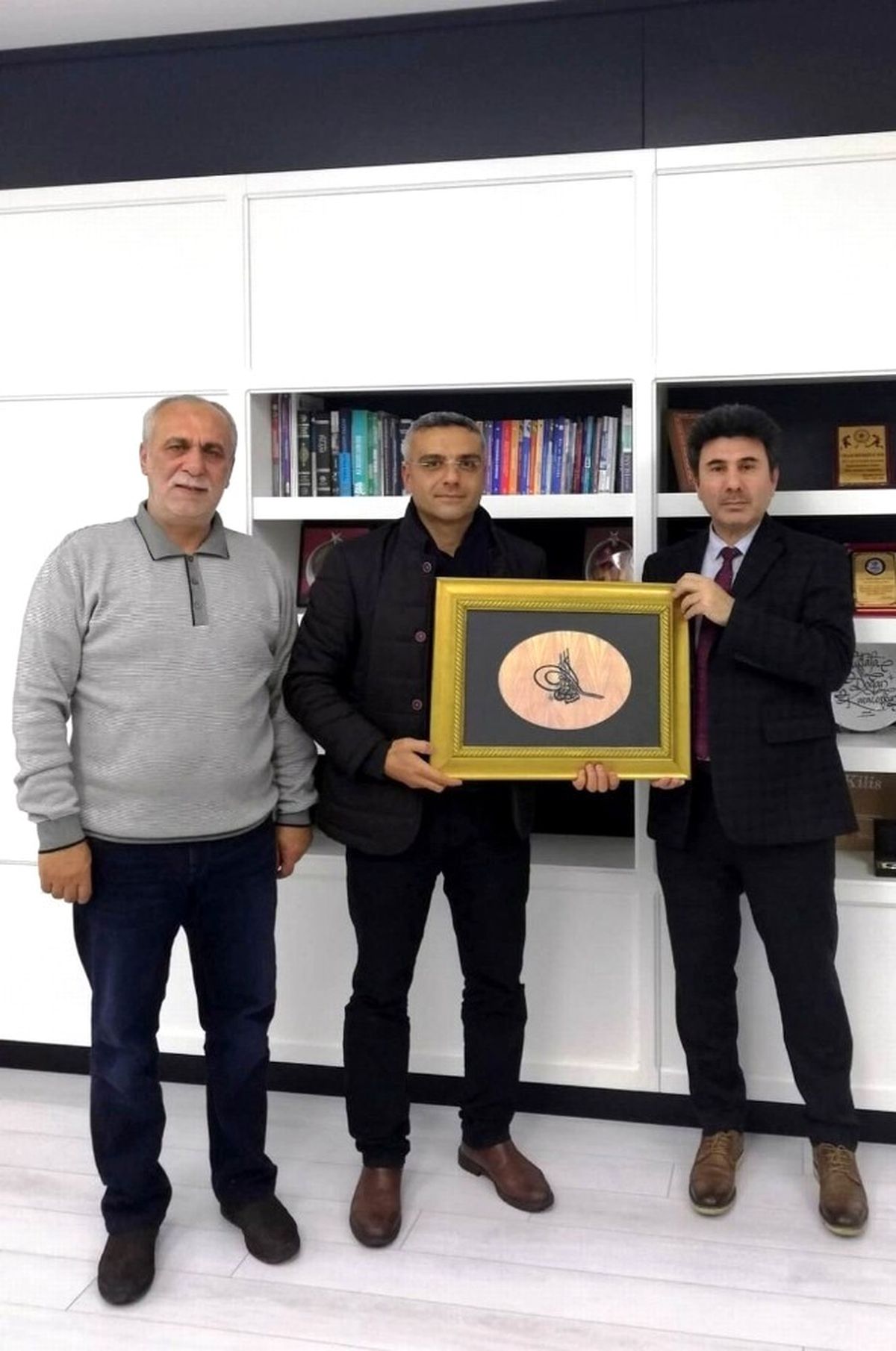 Destek Merkezinde Kalan Çocuklar\'dan Rektör Karacoşkun\'a Tablo
