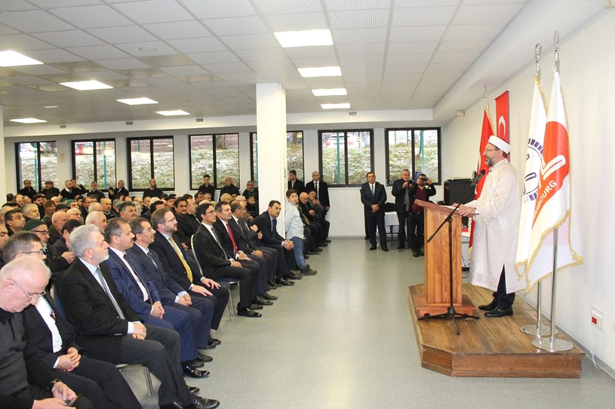 Diyanet İşleri Başkanı Erbaş, Strazburg\'da Yaşayan Türklerle Bir Araya Geldi