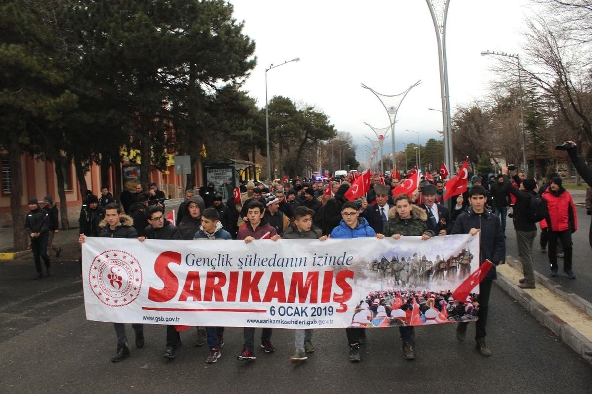 Erzincan\'da Vefakar Gençlik Fedakar Ecdadı İçin Yürüdü
