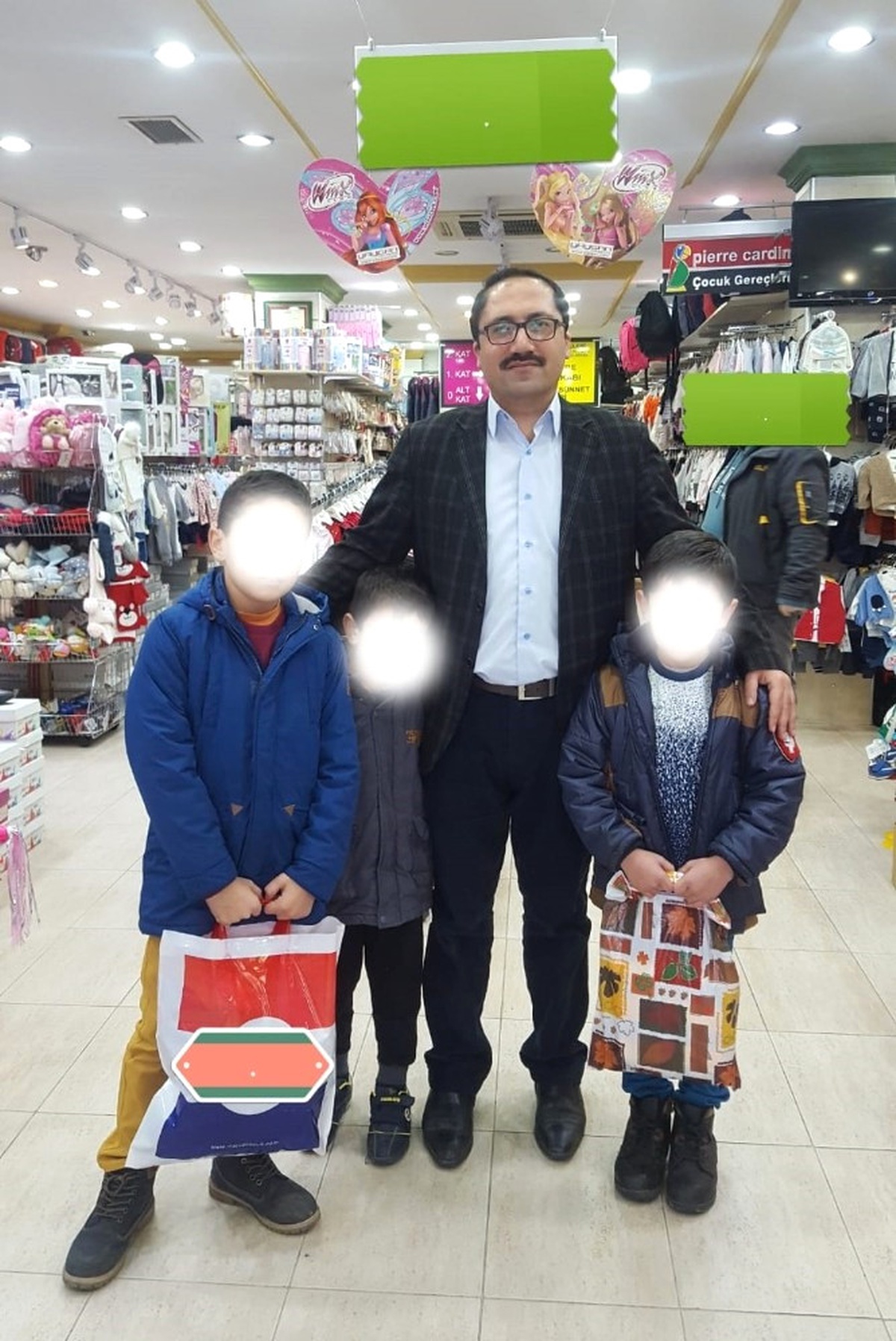 Gemlik Müftülüğünden Öğrencilere Giysi ve Gıda Yardımı