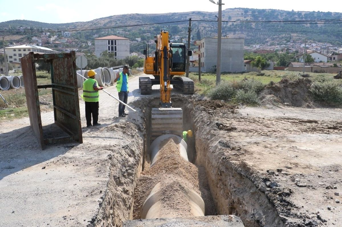 Gölmarmara\'nın İki Caddesine 3 Kilometrelik İçme Suyu Hattı Döşendi