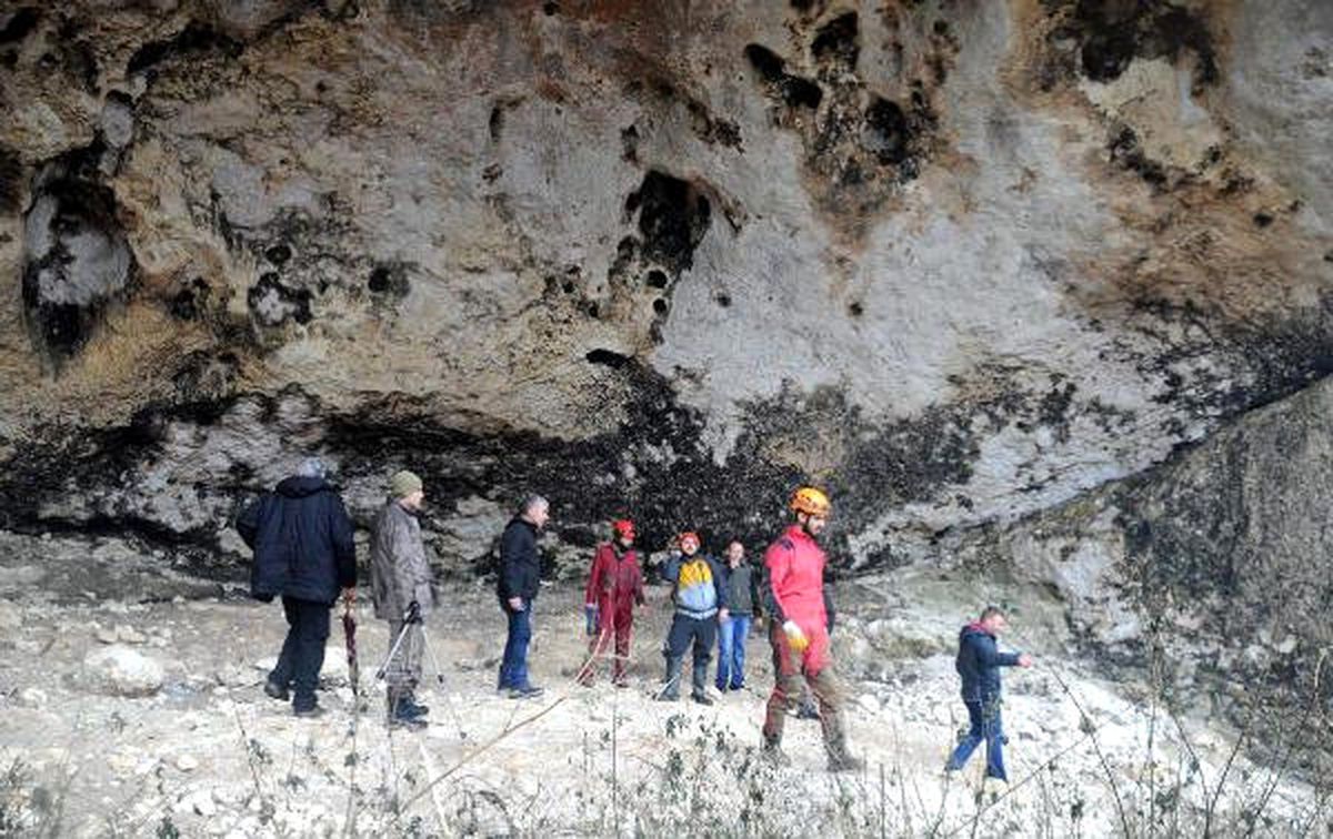Gönüllüler, Istranca Ormanları\'nda Mağaraları Keşfediyor