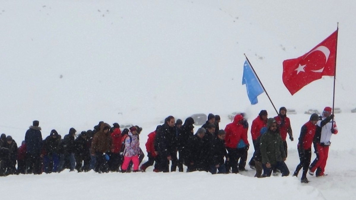 Hakkari\'de Sarıkamış Şehitleri İçin Yürüyüş Düzenlendi