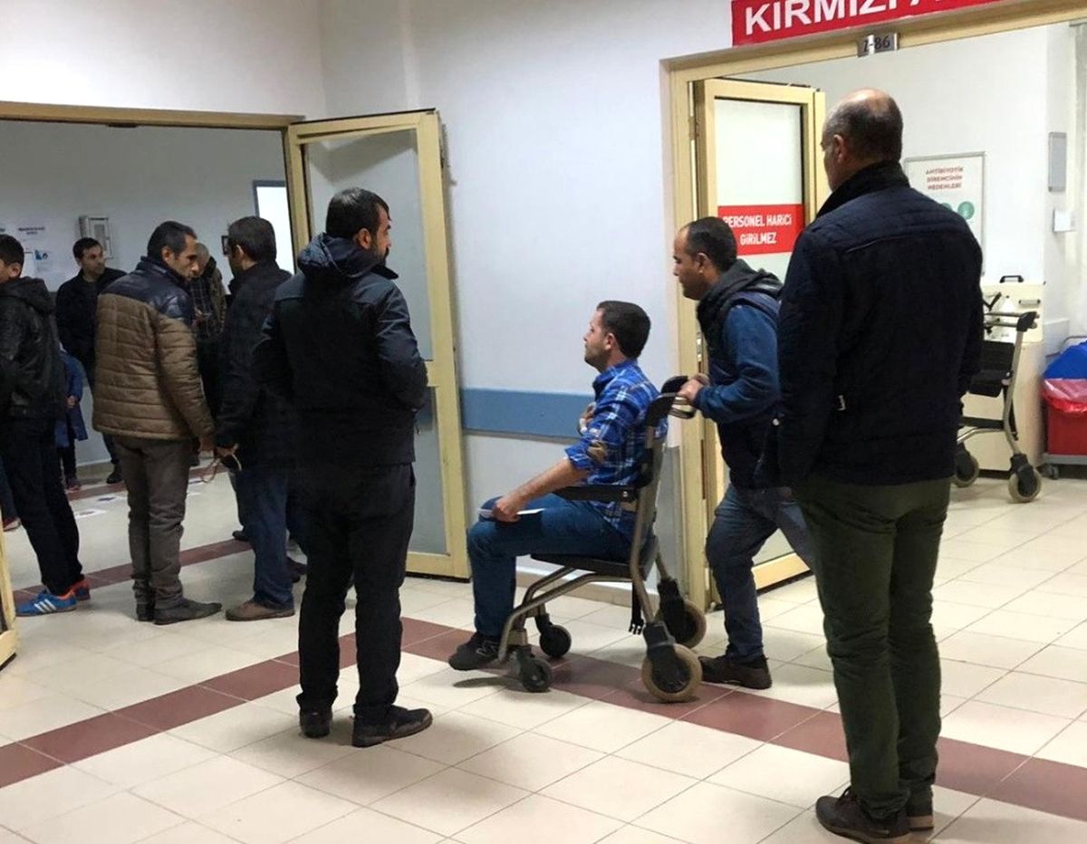 İki Otomobil Çarpıştı: 3 Yaralı