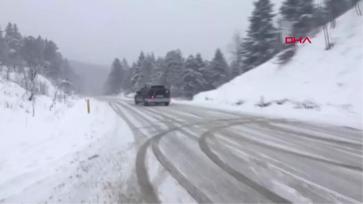 Karabük Çinli Turistler, Safranbolu\'da Kar Yağışının Keyfini Çıkardı