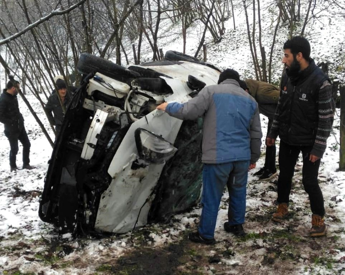 Kontrolden Çıkan Otomobil Fındık Bahçesine Uçtu: 1\'i Ağır 2 Yaralı