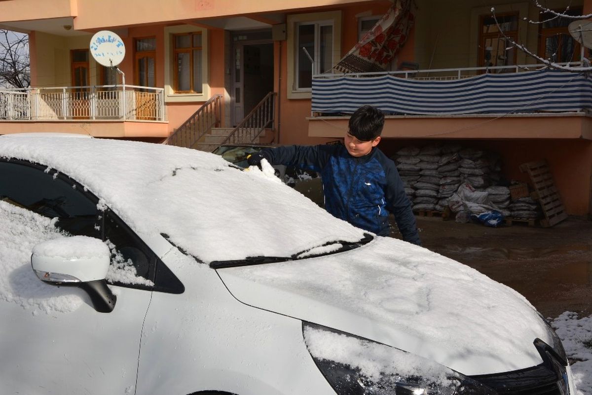 Korkuteli Beyaza Büründü