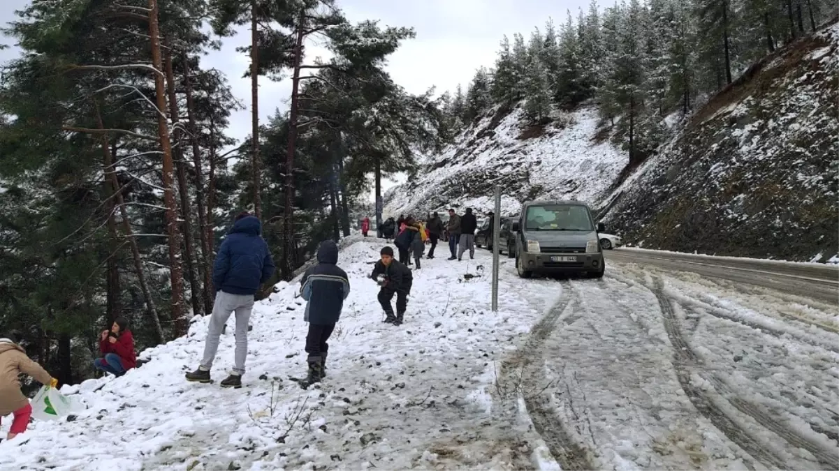 Mersin\'de Kar Yağışı Etkili Oluyor