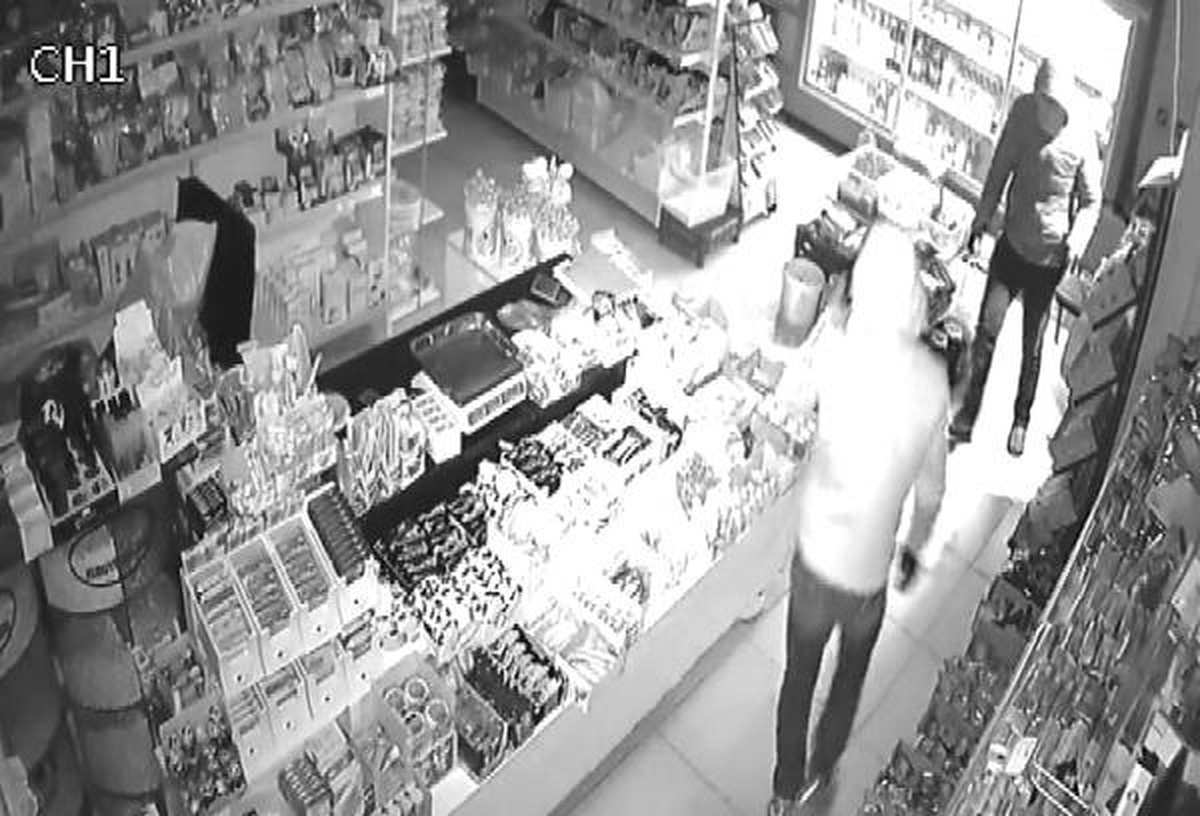 Sabah Alışveriş Yaptıkları Marketi Gece Soydular