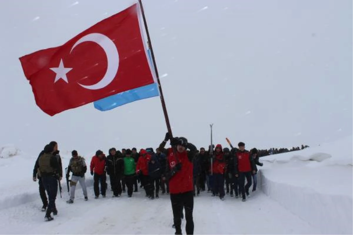 Sarıkamış Şehitleri, Hakkari\'de 2 Bin 800 Rakımda Yürüyüşle Anıldı