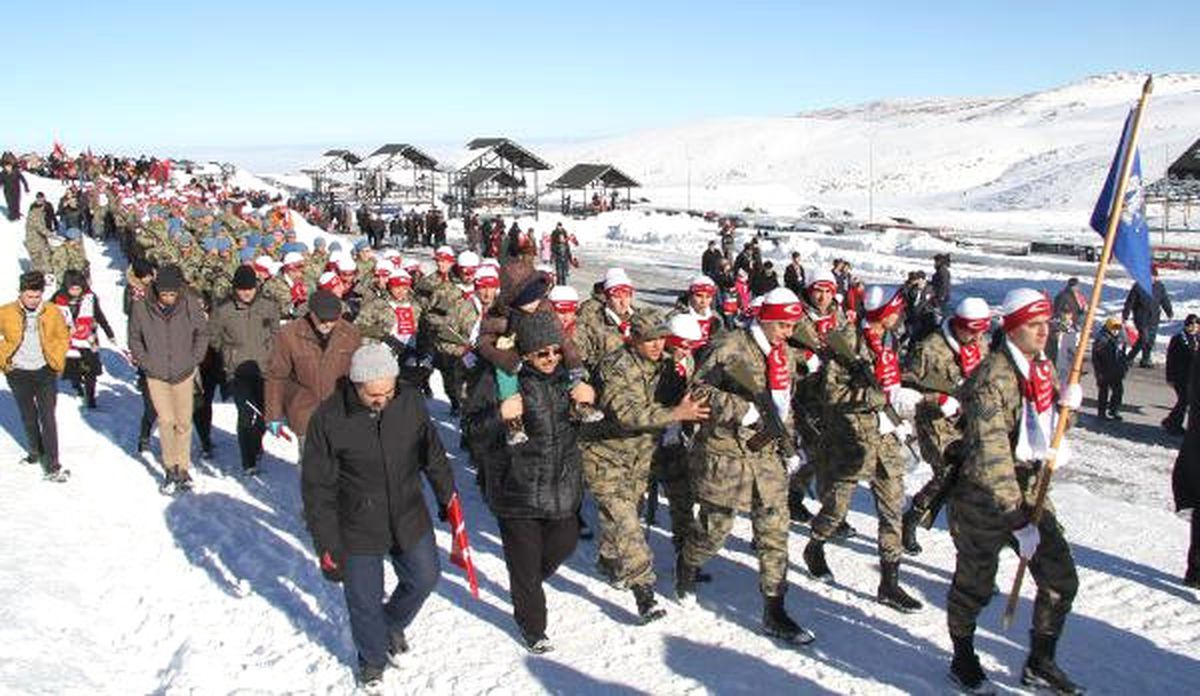 Sarıkamış Şehitleri İçin Erciyes\'e Yürüdüler