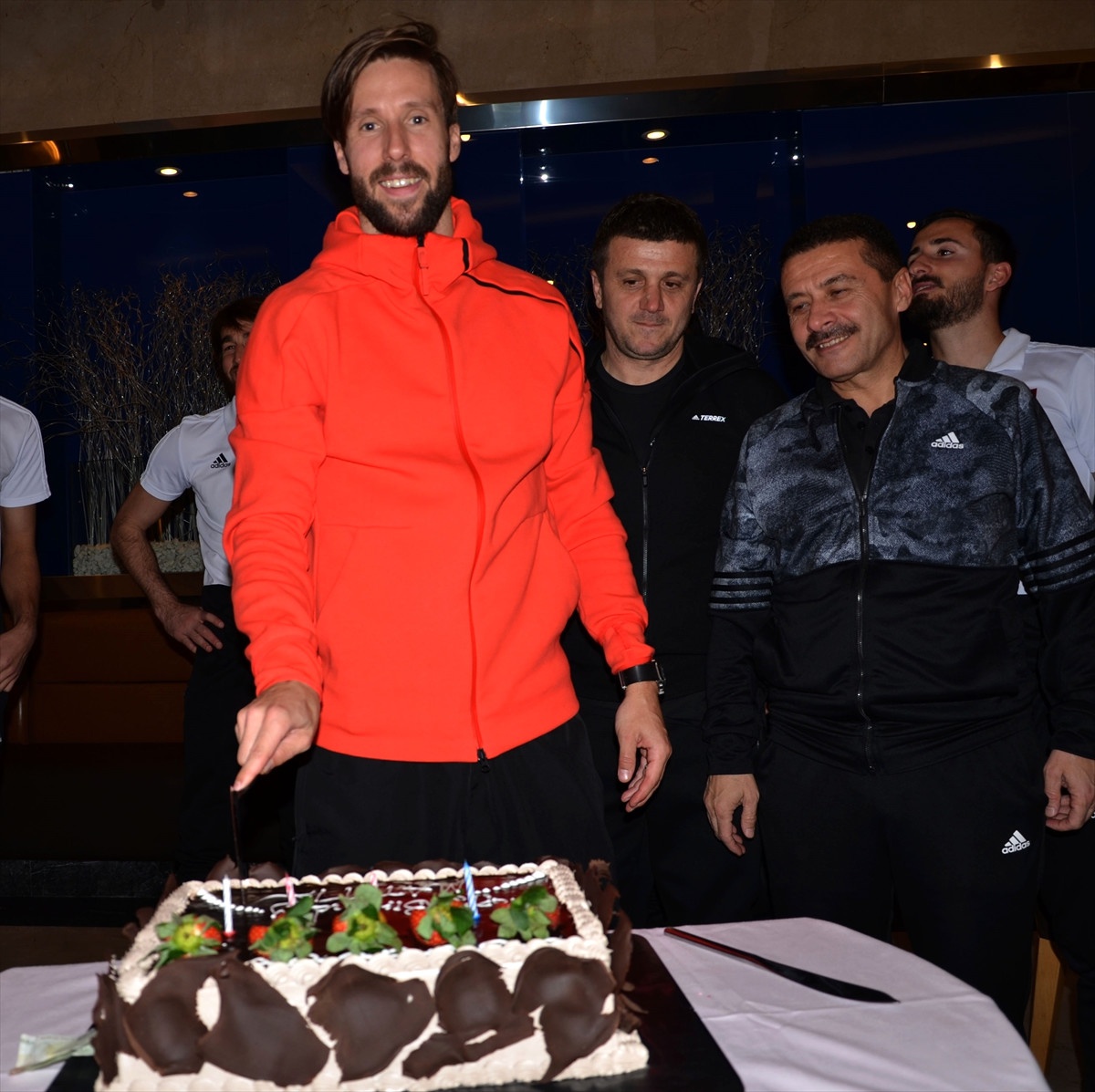 Sivasspor\'da 2 Futbolcuya Sürpriz Doğum Günü Kutlaması