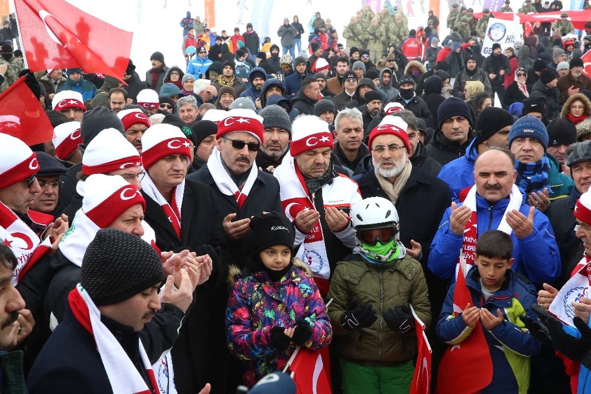 Tipiye Rağmen Sarıkamış Şehitlerini Anmak İçin Erciyes\'e Akın Ettiler