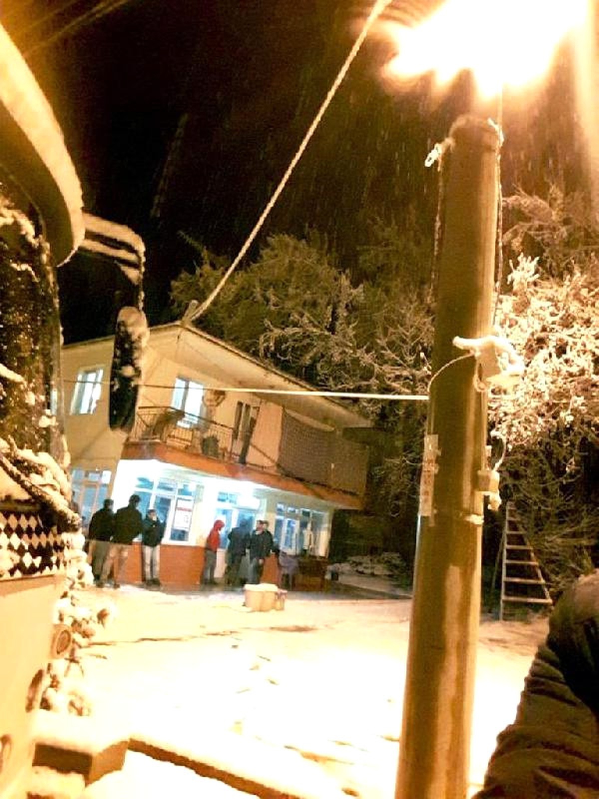 Turgutlu\'da Kırsal Mahaller Beyaza Büründü