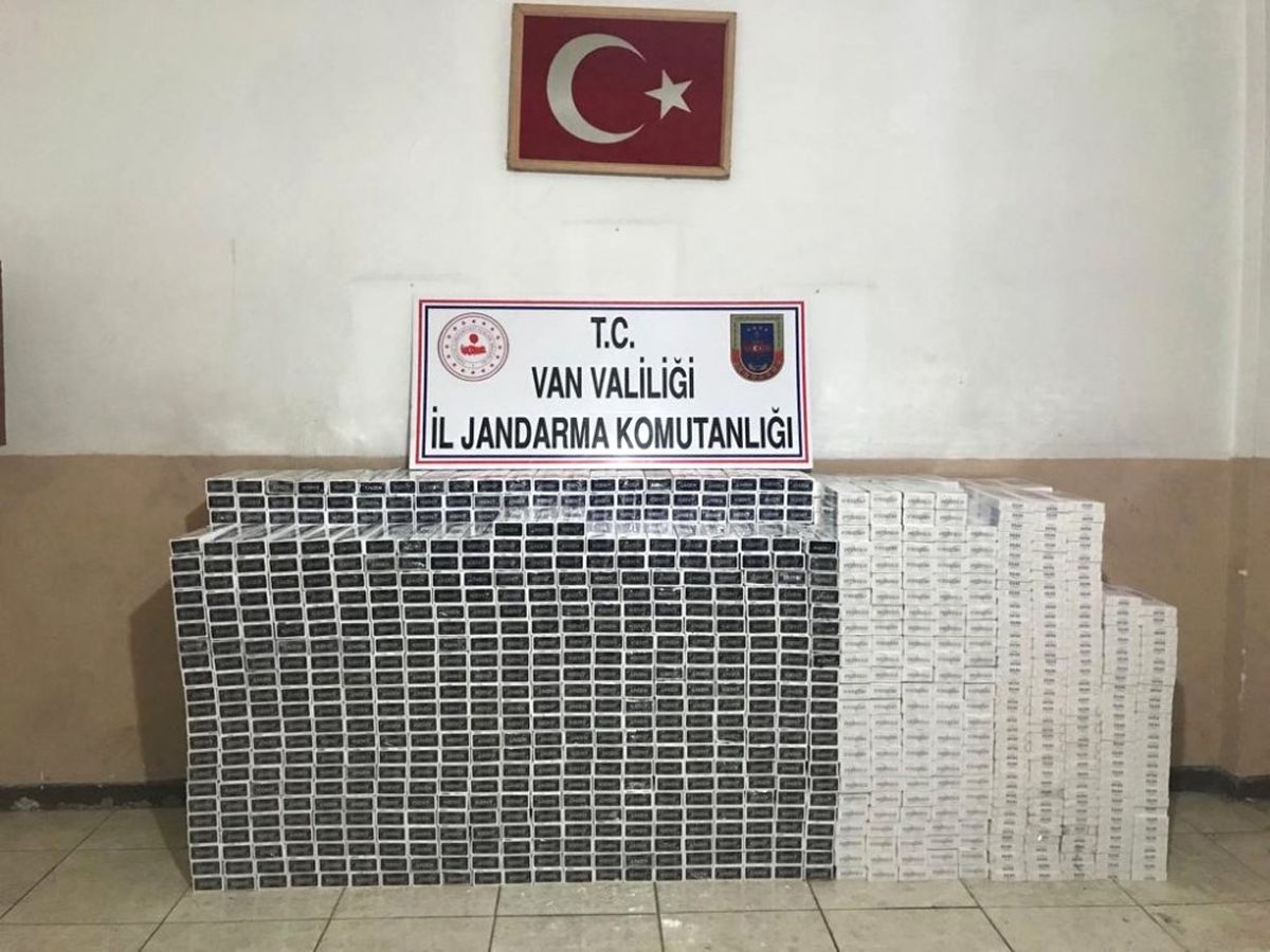 Van\'da 18 Bin 228 Paket Kaçak Sigara Ele Geçirildi