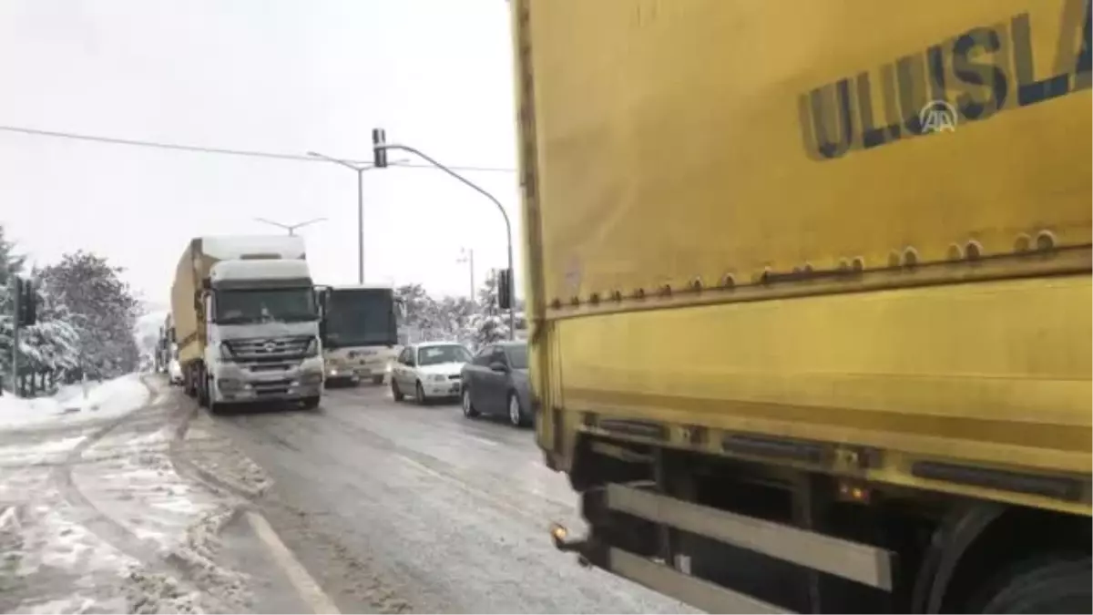 Yoğun Kar Yağışı Ulaşımı Olumsuz Etkiliyor