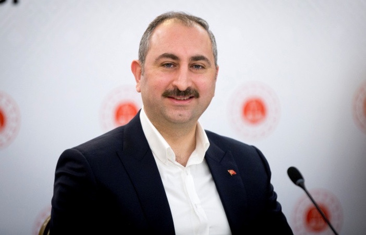Adalet Bakanı Gül: Ekonomi ile hukuk iç içedir
