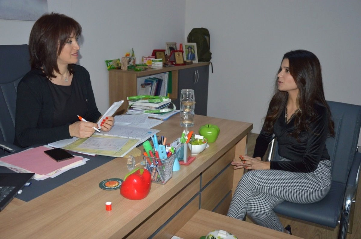 Aynalara Küsmüştü Artık Ondan Mutlusu Yok