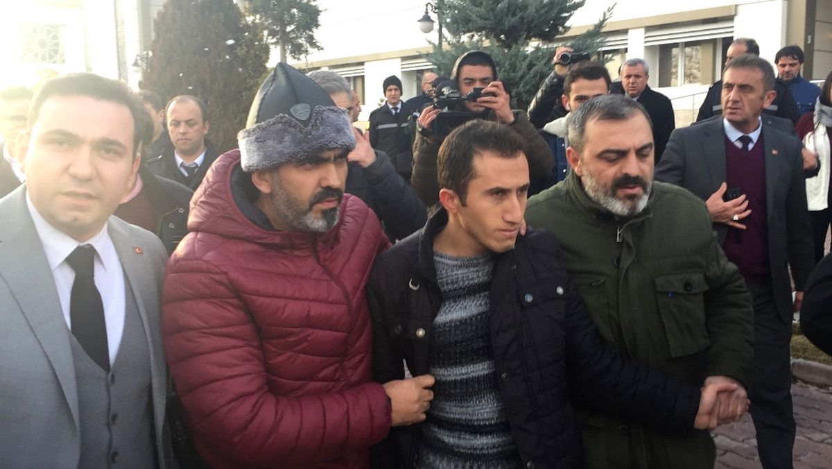 Başına Tüfek Dayayıp Üniversiteye Girdi