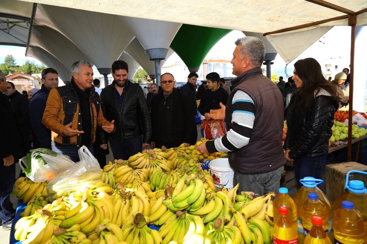 Başkan Sözen Sarılar Pazarını Gezdi