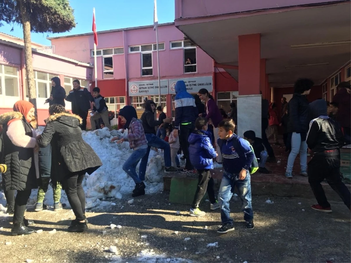 Belediye Başkanı Okullara Kamyon ile Kar Gönderdi