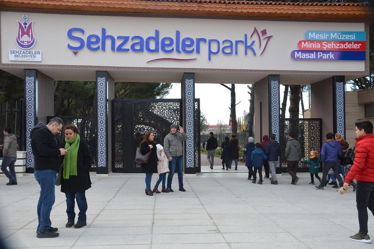 Binlerce Manisalı Şehzadeler Park\'ı Gezdi