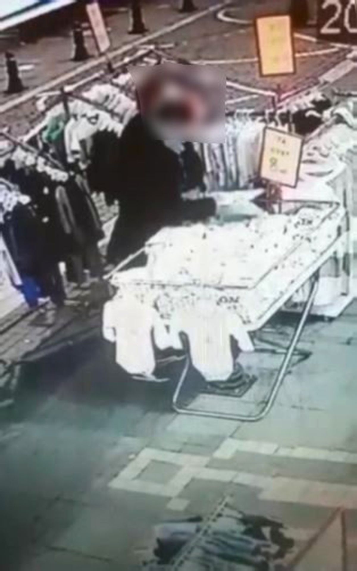 Çalarken Yakalanan Hırsızlar Kamerada