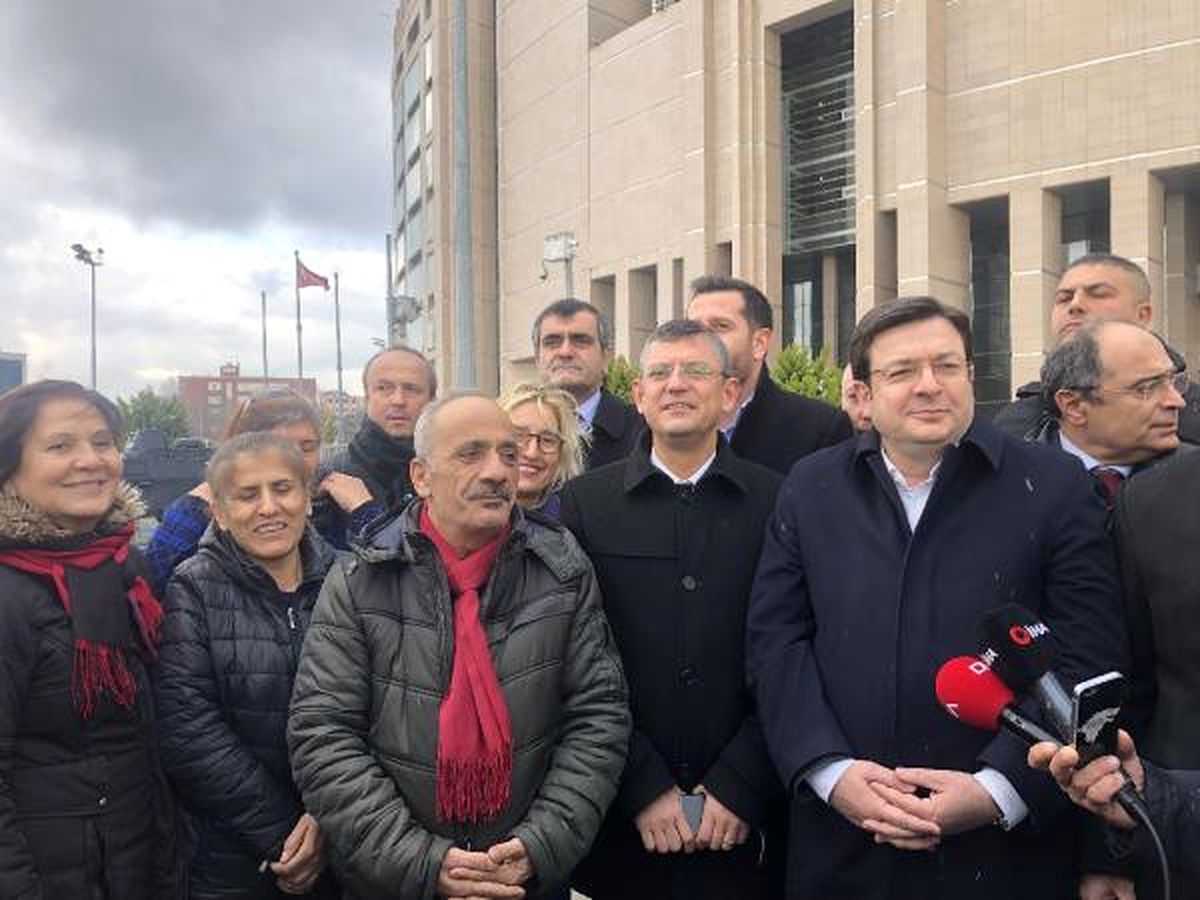 Eren Erdem\'e Tahliye Kararının Ardından Adliye Önünde Açıklama