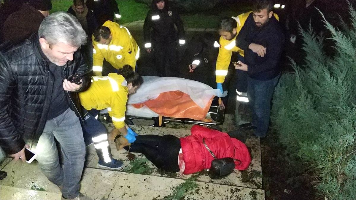 Genç Kadın Parkta Tabancayla Vurulmuş Halde Bulundu