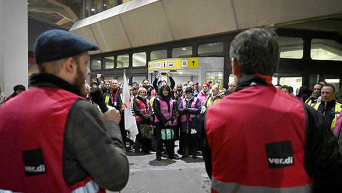 Güvenlik Elemanları Berlin Havalimanlarını Kilitledi
