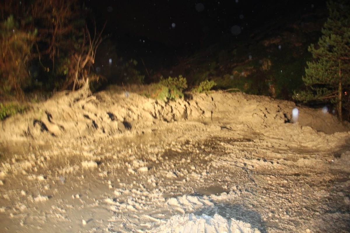 Heyelan, Karadeniz Sahil Yolu\'nu Ulaşıma Kapattı